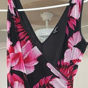 Floral Hibiscus Dress Size XL Knee Length